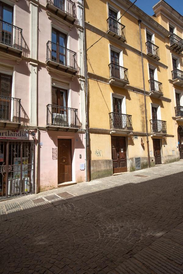 Via Cavour 19, Appartamento Del Conte Iglesias Dış mekan fotoğraf